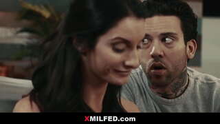 La Edzino kaj Falsas Detektivo - XMILFED.com