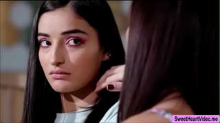 Alana Cruise og Emily Willis bruker hverandres tungen til orgasme