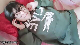 Teen knabino tu her pussy