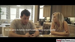 Pirang Bailey tresna njupuk bajingan ing cara kasar