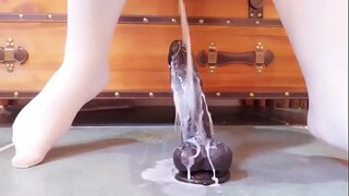 AZIJATKINJA UŽIVA DA BUDE